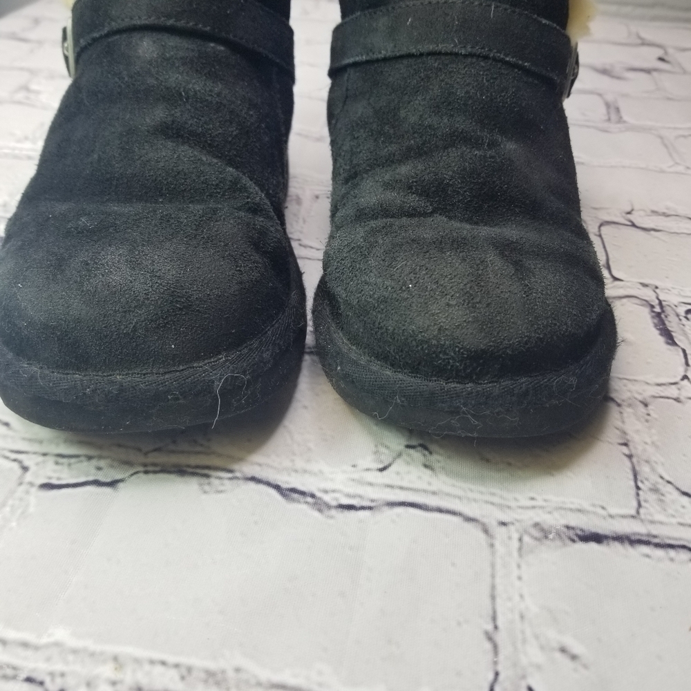 Ugg Maddi black shearling buckle boot 4 girls 6 women - Picture 13 of 15